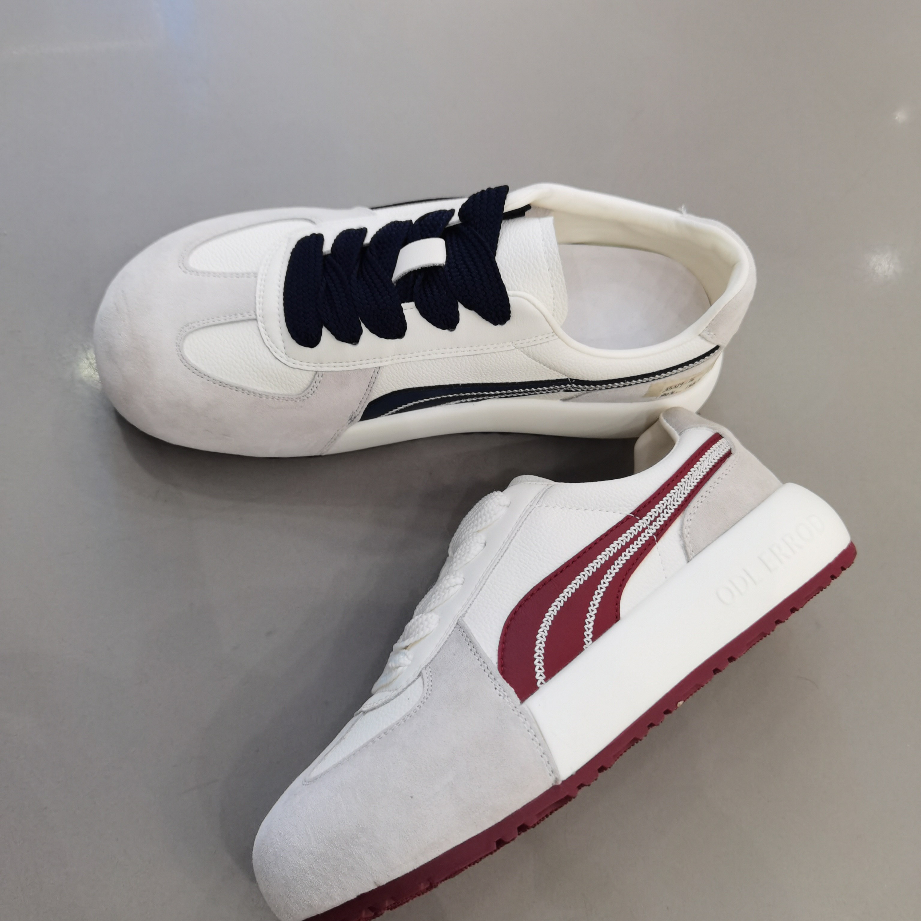 新款真皮拼色软面系带平底百搭休闲德训鞋