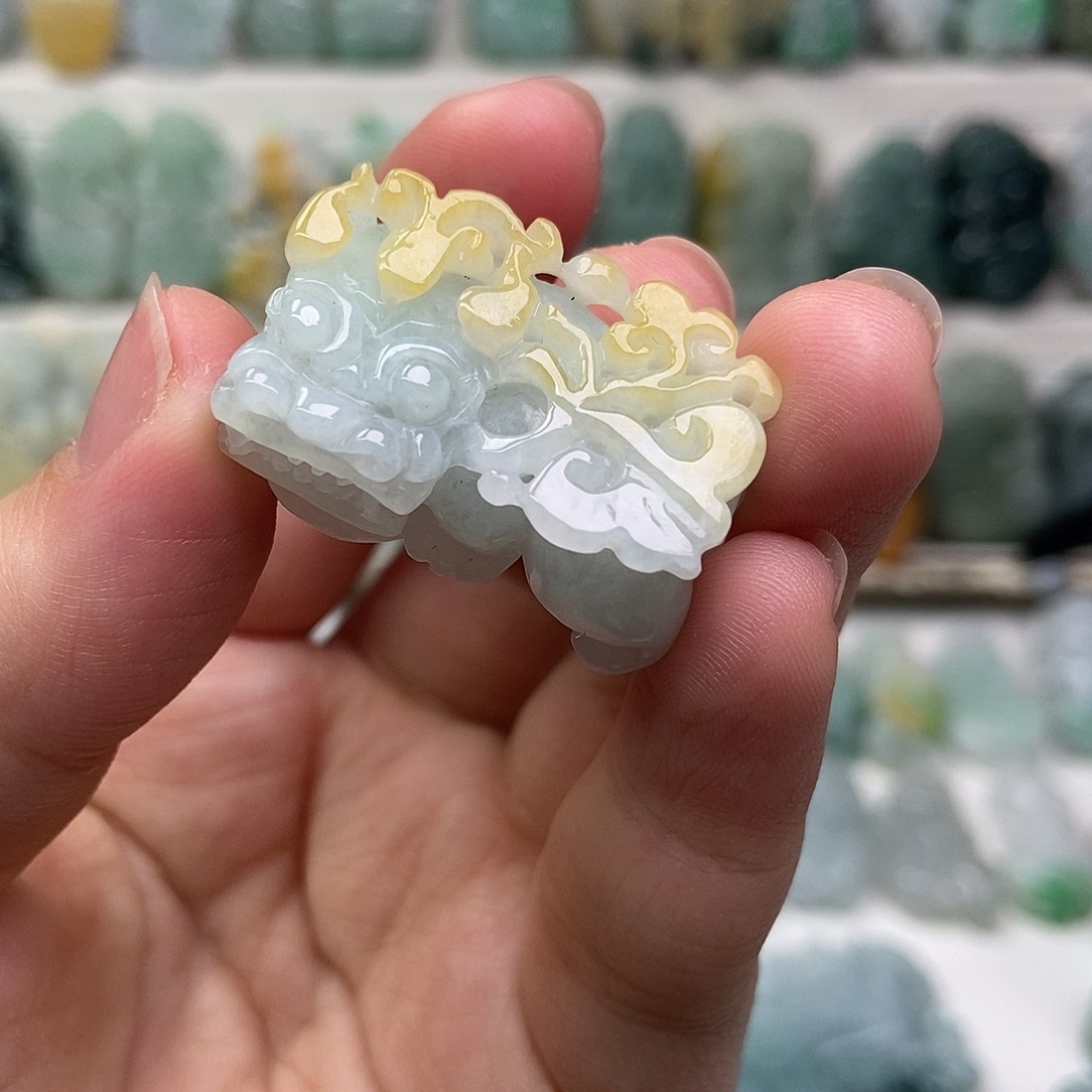 翡翠未镶嵌吊坠(赠链)