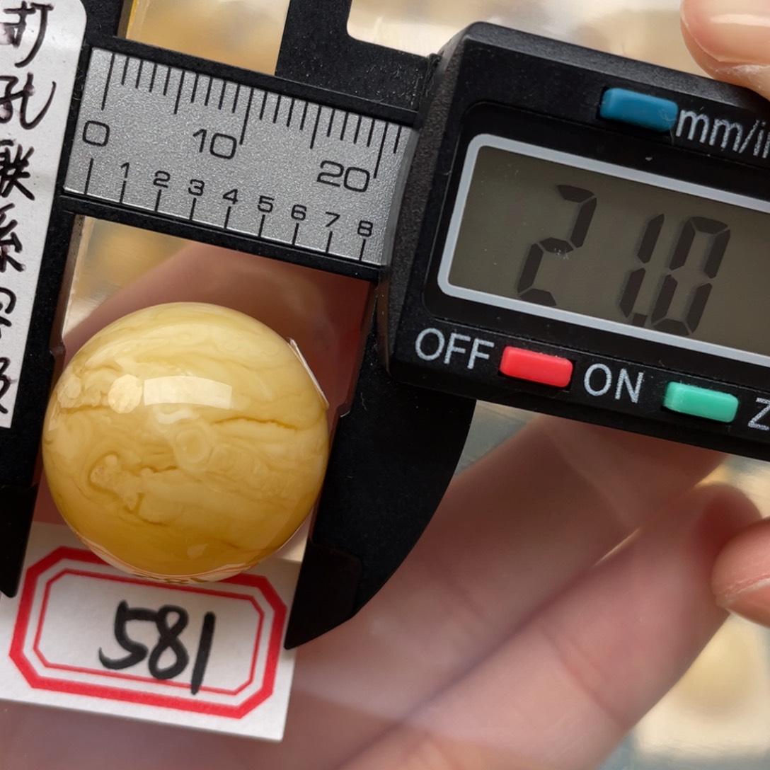 蜜蜡裸石未镶嵌微瑕