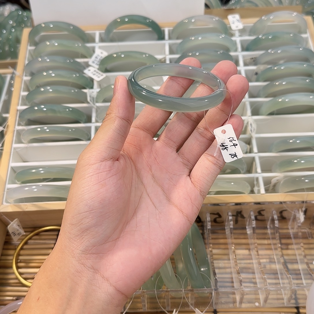 玛瑙/玉髓未镶嵌手镯圈口56.4
