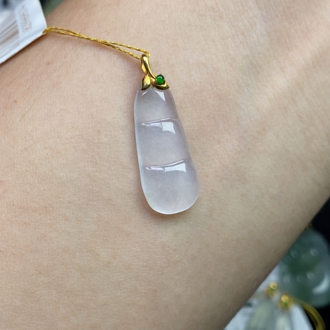 翡翠18K金镶嵌颈饰福豆