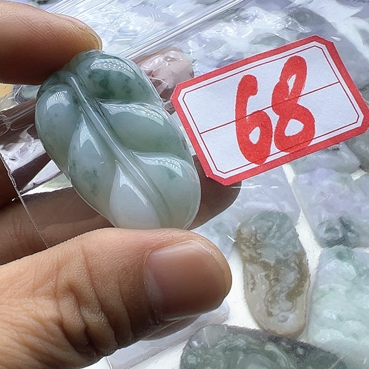 翡翠颈饰未镶嵌向*进