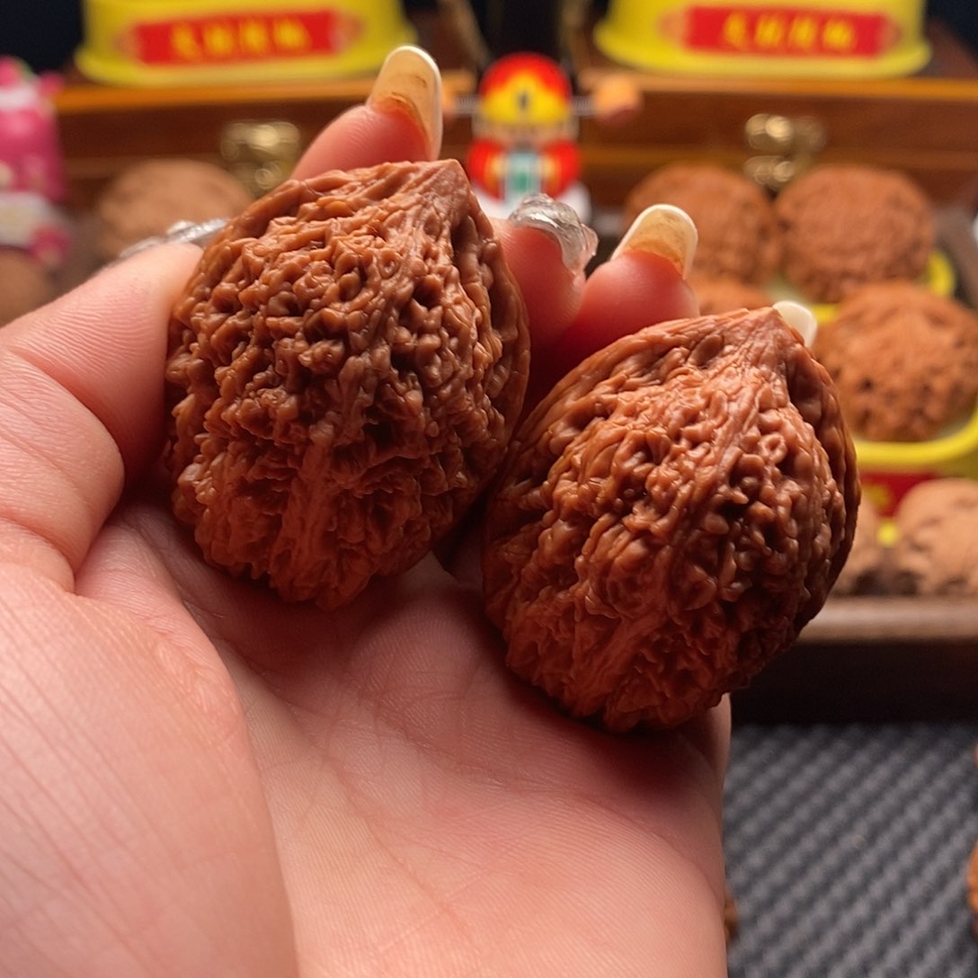 桃核把件满***d36大蒜头。           