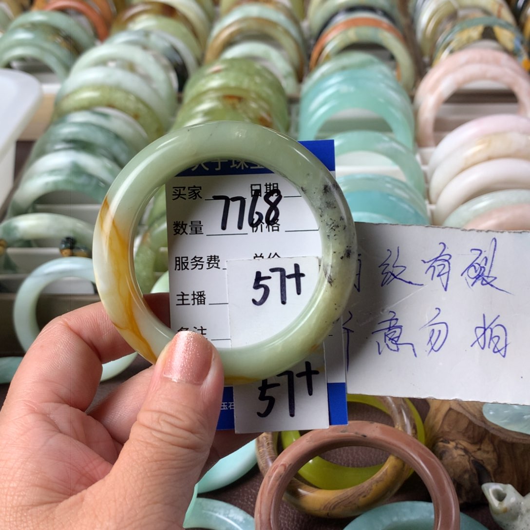 蛇纹石玉手镯未镶嵌7768