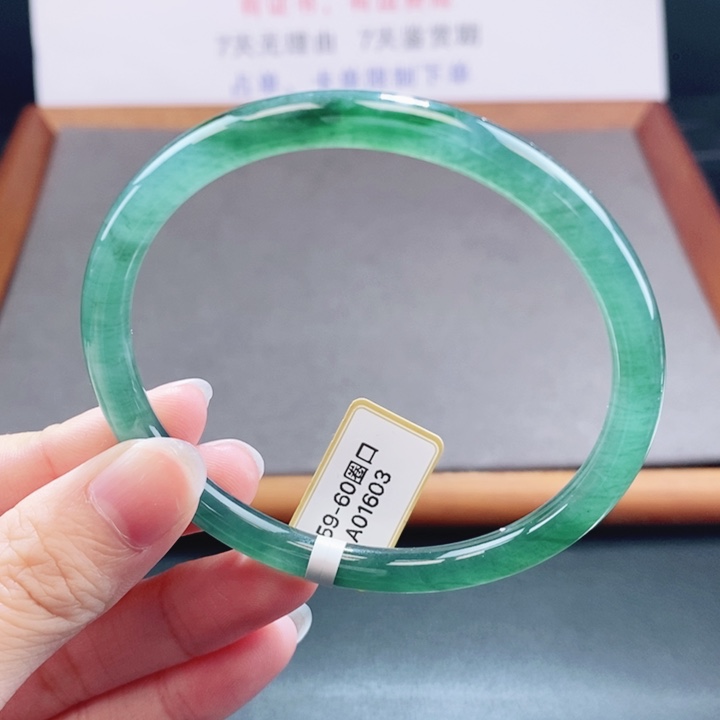 翡翠未镶嵌手镯翡翠手镯38