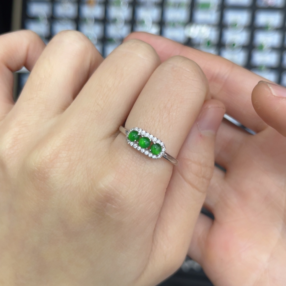 翡翠戒指银S925镶嵌翡翠戒指