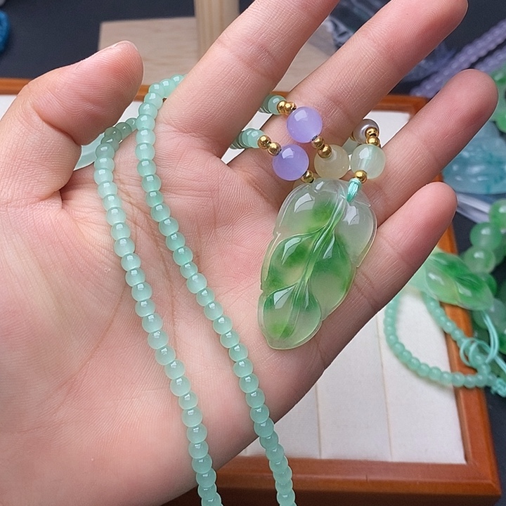 翡翠未镶嵌颈饰247手串