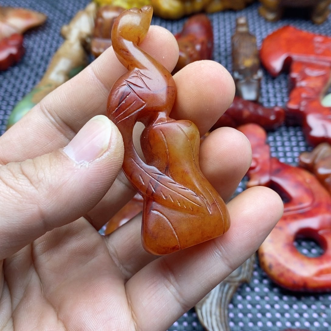 蛇纹石玉颈饰未镶嵌