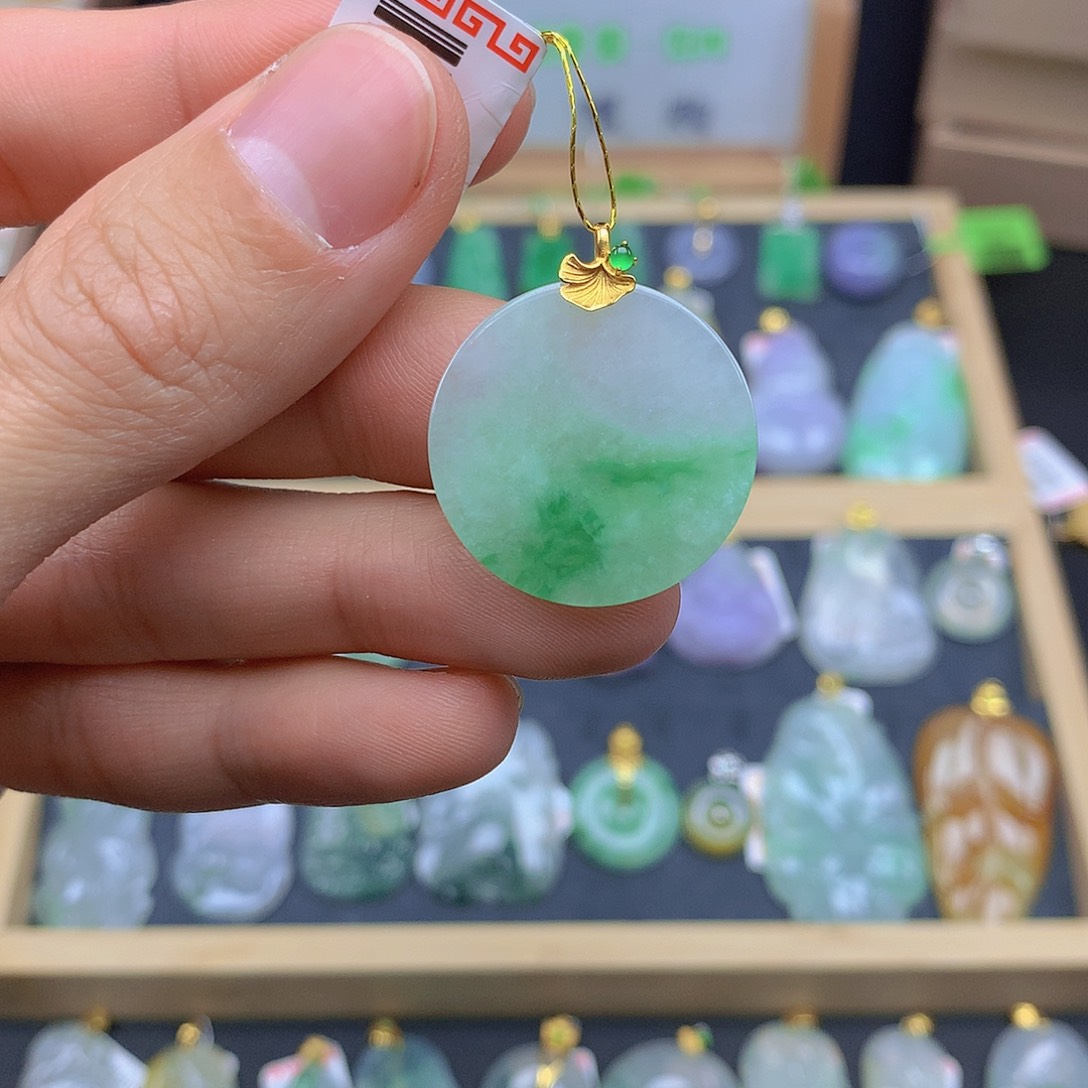 翡翠颈饰18K金镶嵌翡翠