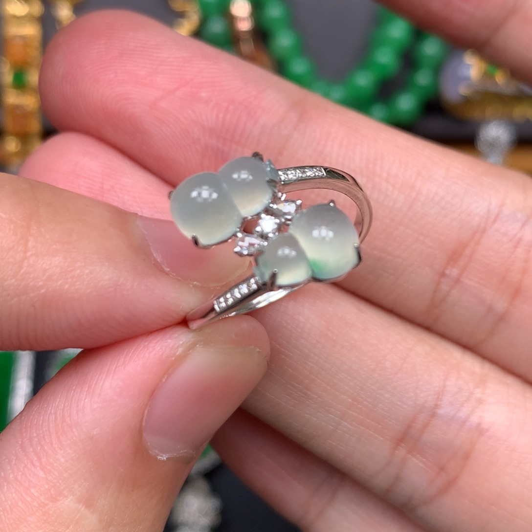 翡翠18K金镶嵌戒指