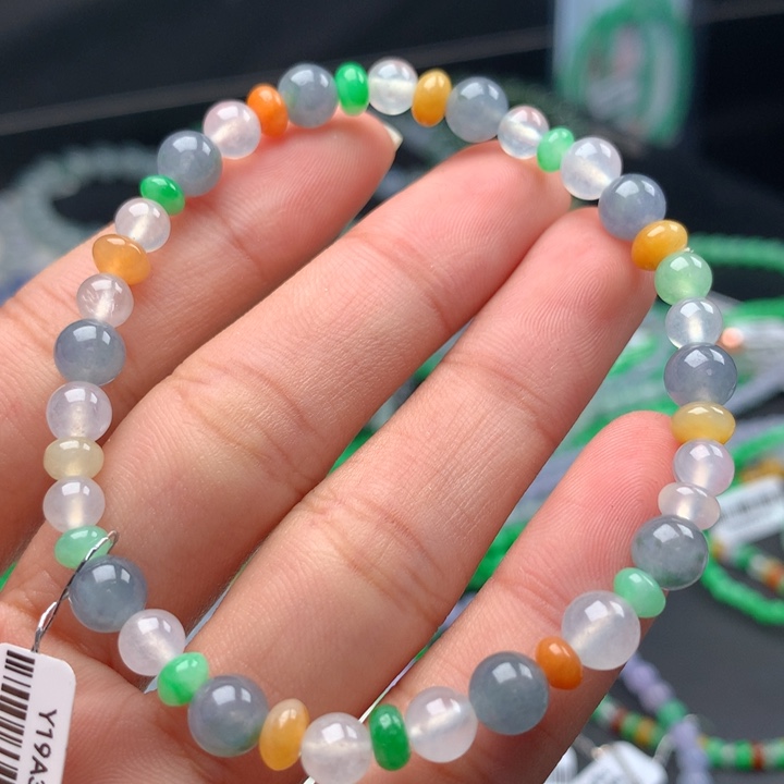 翡翠手镯未镶嵌卡