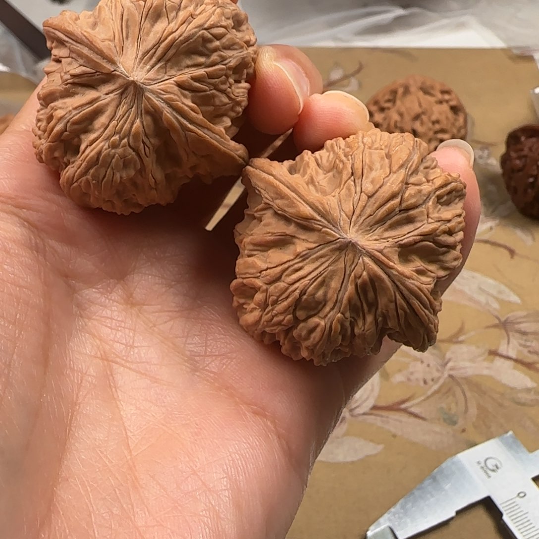 文玩核桃吊坠山地磨40-23