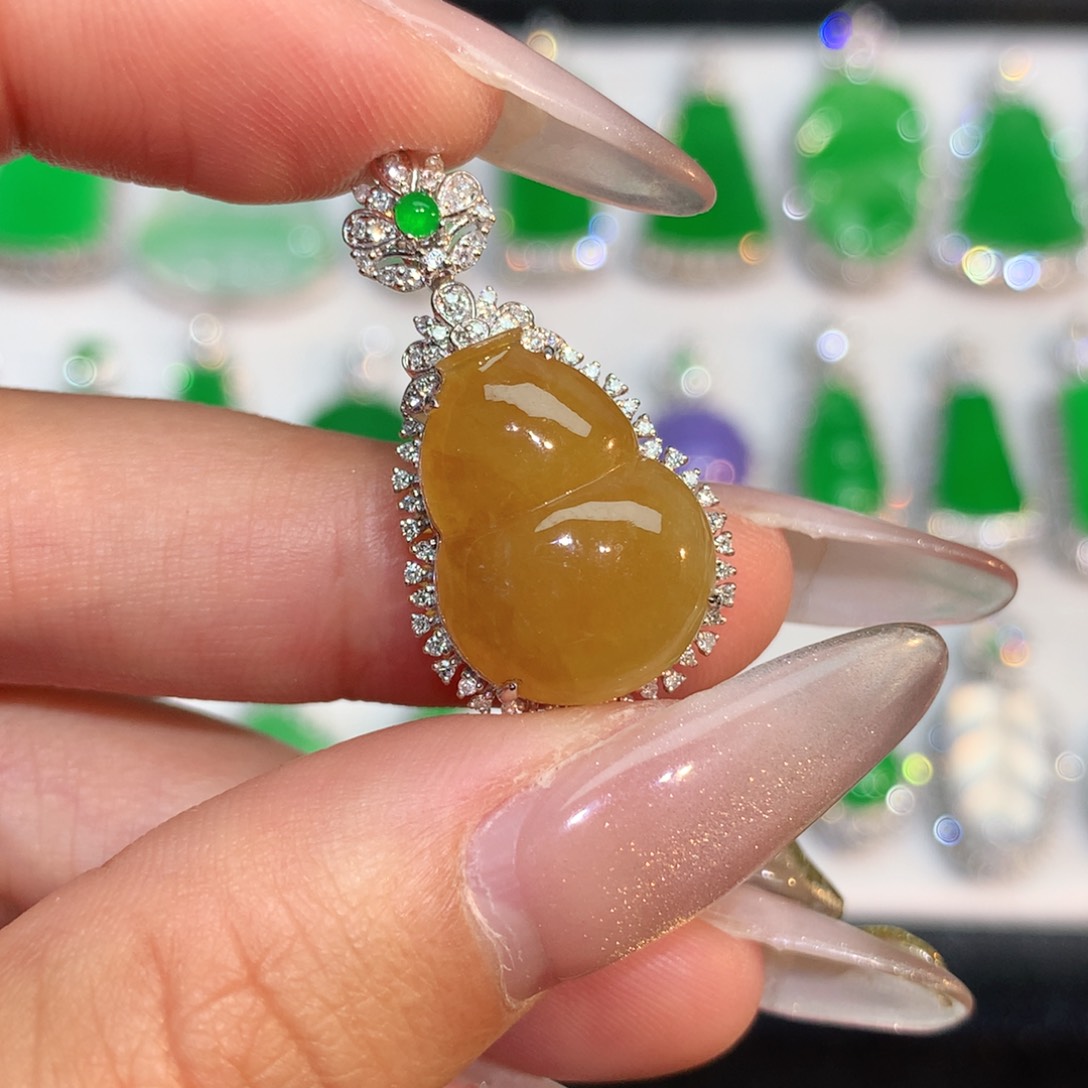 翡翠颈饰18K金镶嵌翡翠