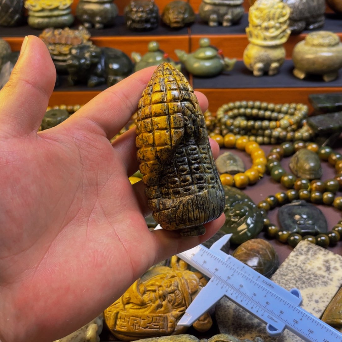 【闪购商品】未镶嵌岫岩河磨玉（透闪石质玉）挂件