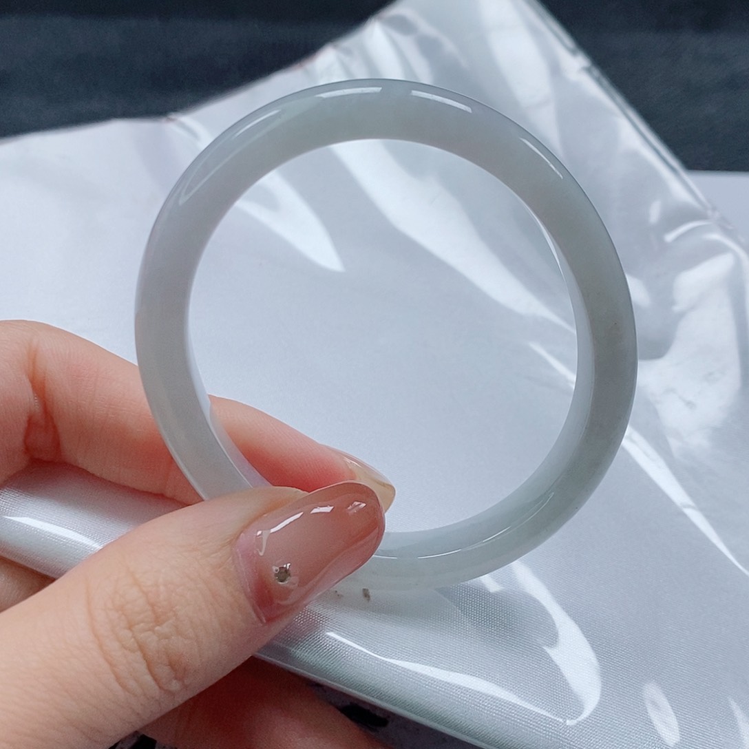 【闪购商品】未镶嵌手镯（贵妃镯）翡翠572号