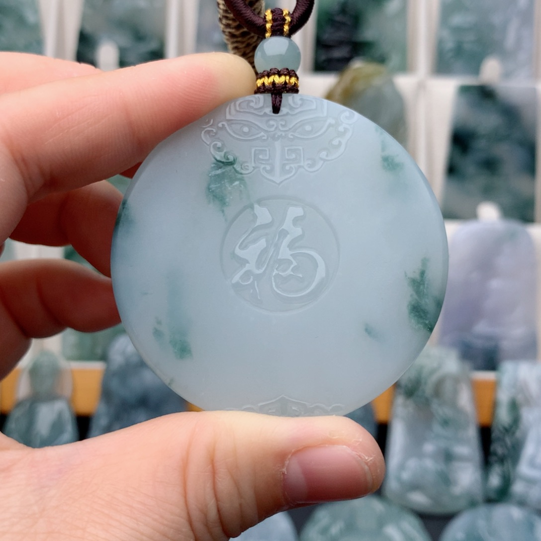 翡翠颈饰未镶嵌无事牌