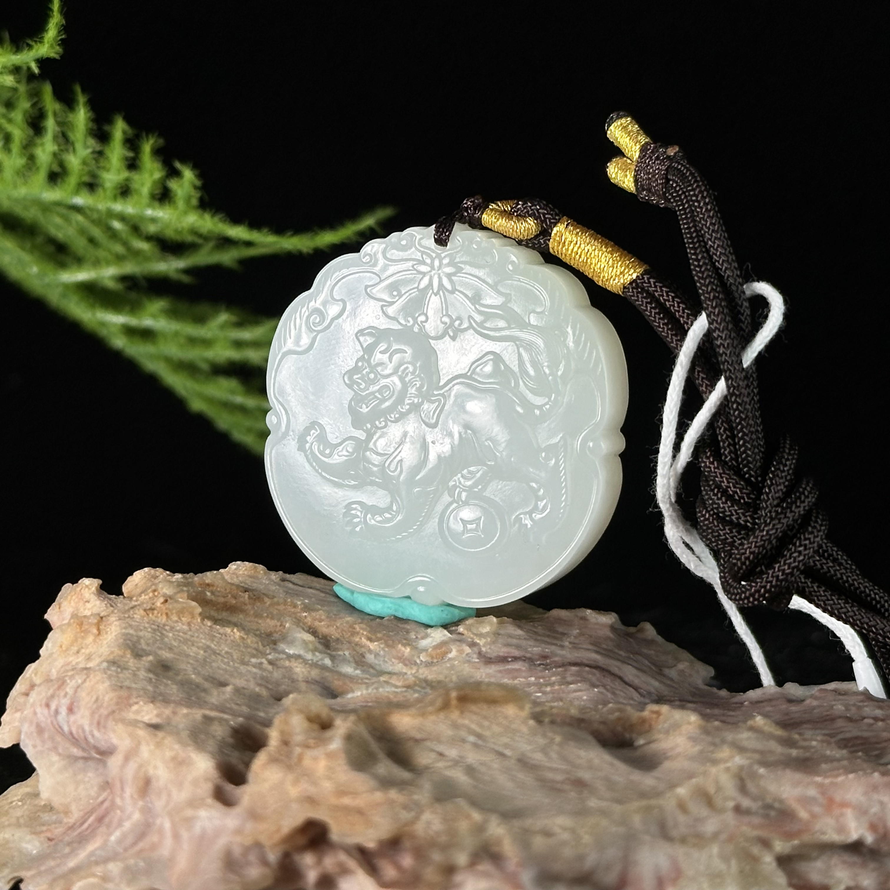 CZ35040206*二十世纪和田玉瑞兽纹吊坠【上海兰馨】