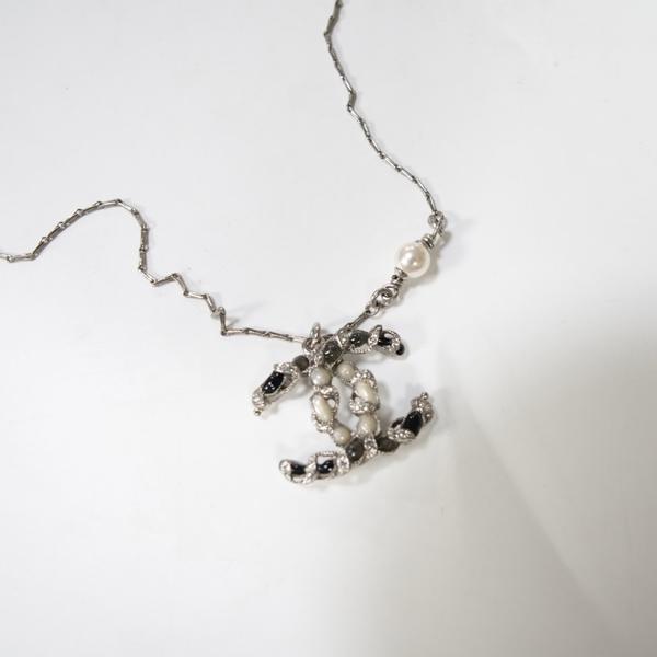 Chanel双C吊坠水晶珠项链