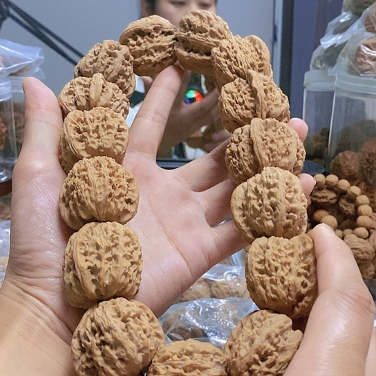 【闪购商品】把件文玩核桃36.5白狮子手持