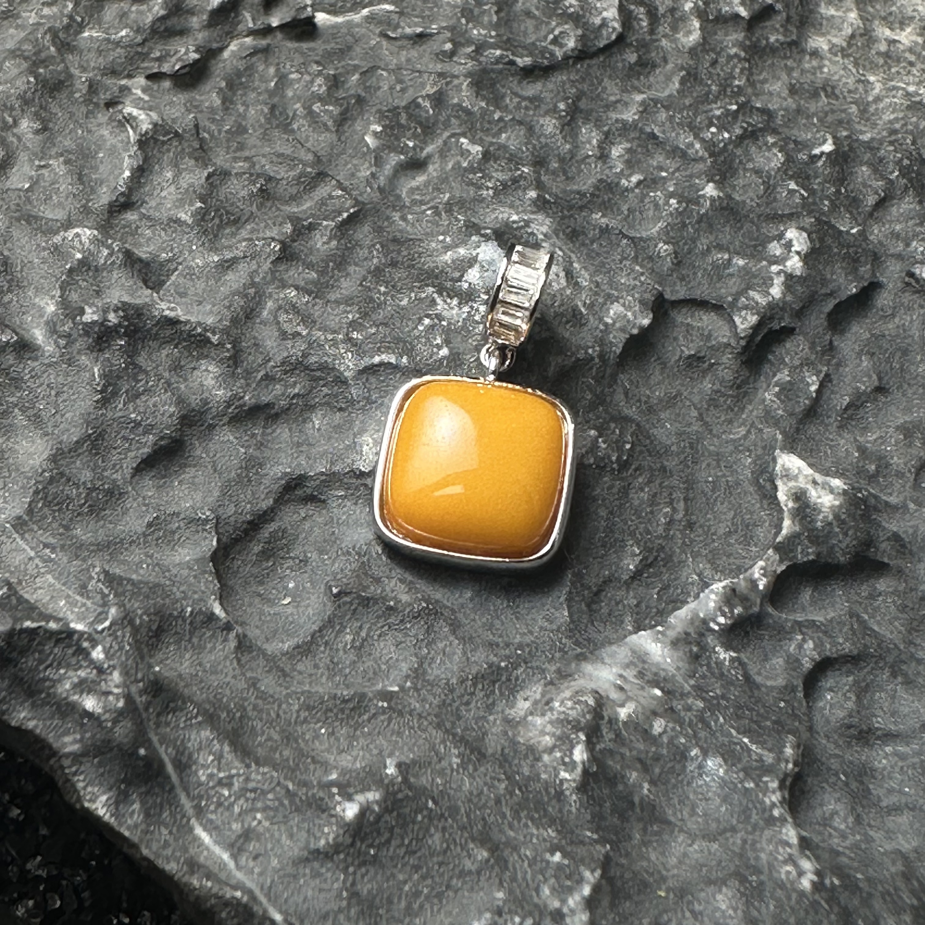 圆扣方块蜜蜡方糖吊坠（不含链）B2483 简约气质时尚百搭