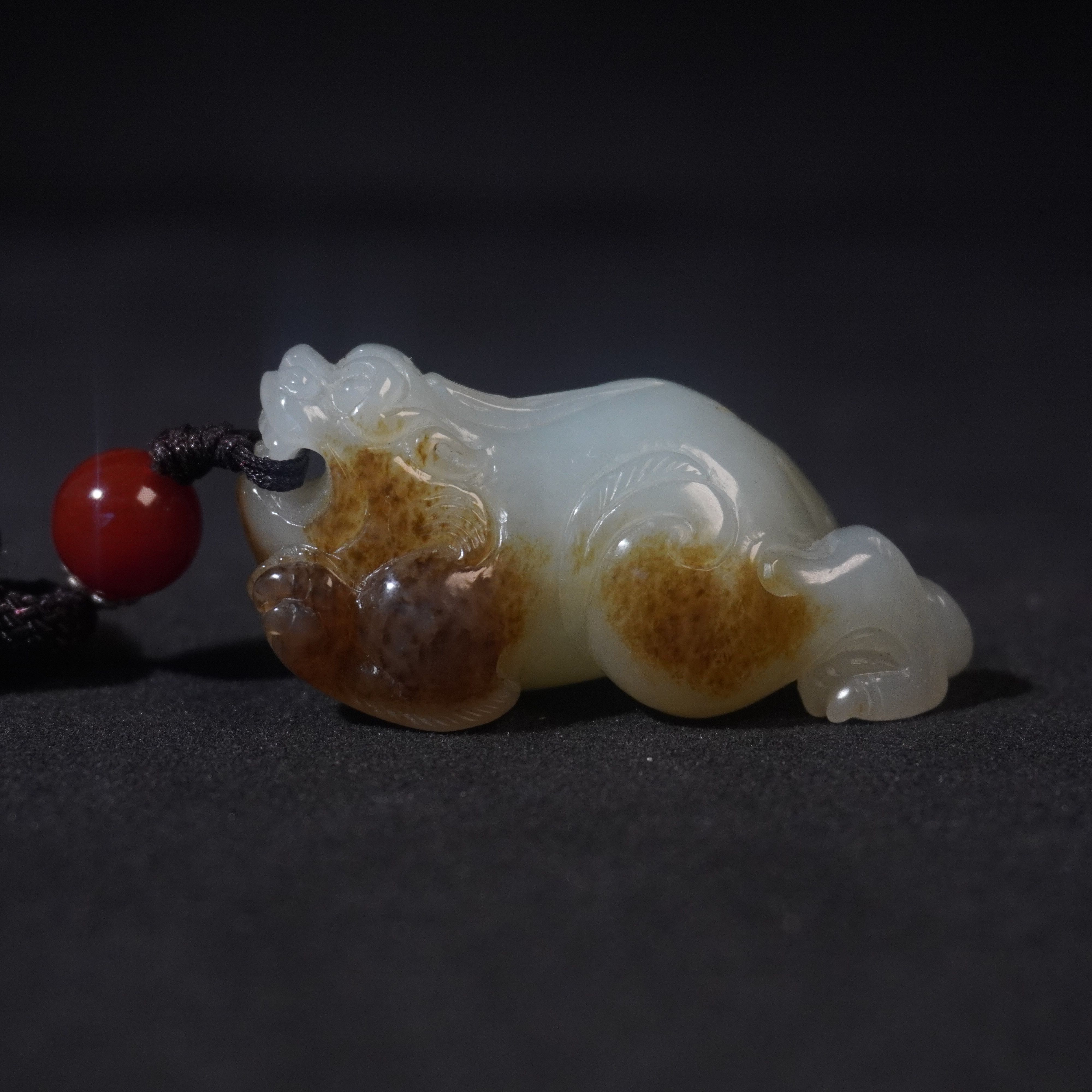 6NYO15 清 和田玉瑞兽手把件