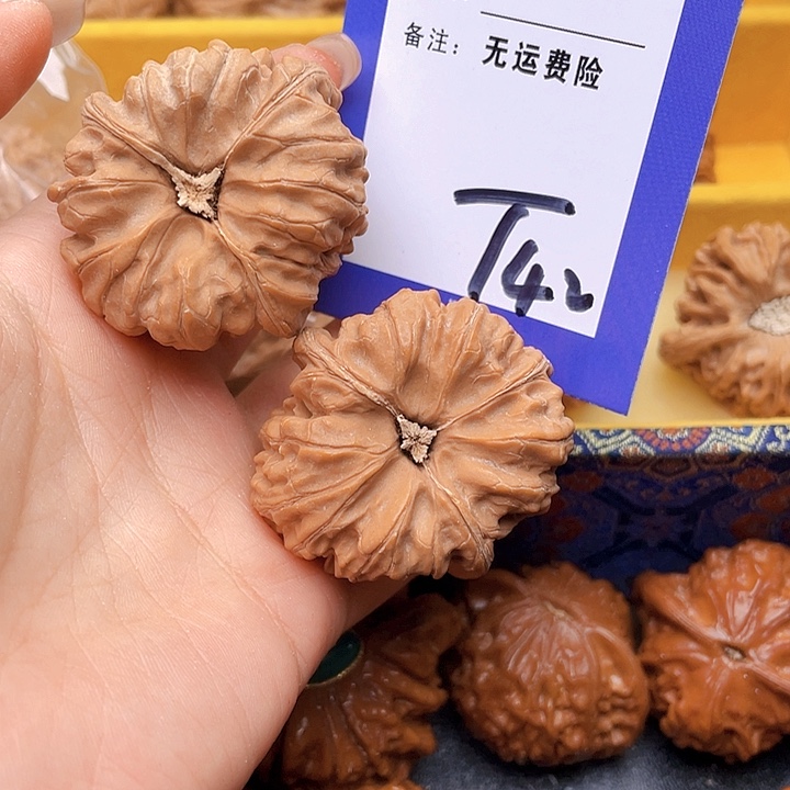 把件文玩核桃陈*霖文玩核桃凹底三棱42