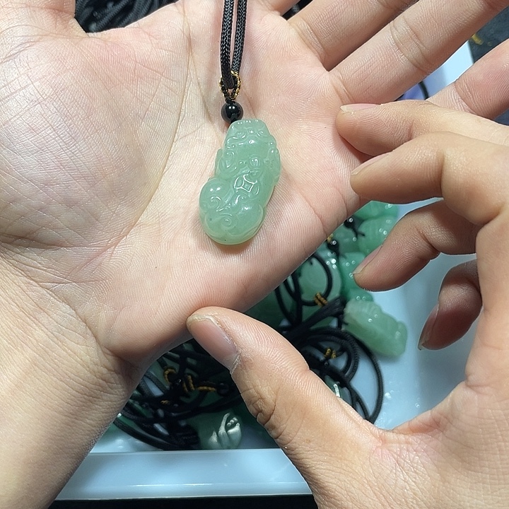 黑曜岩合金颈饰东陵玉貔貅项链