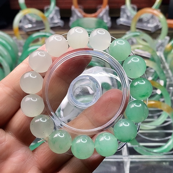 石英质玉颈饰未镶嵌