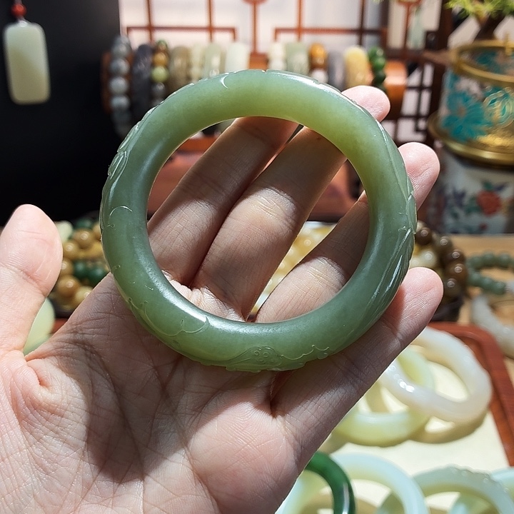 和田玉手镯未镶嵌