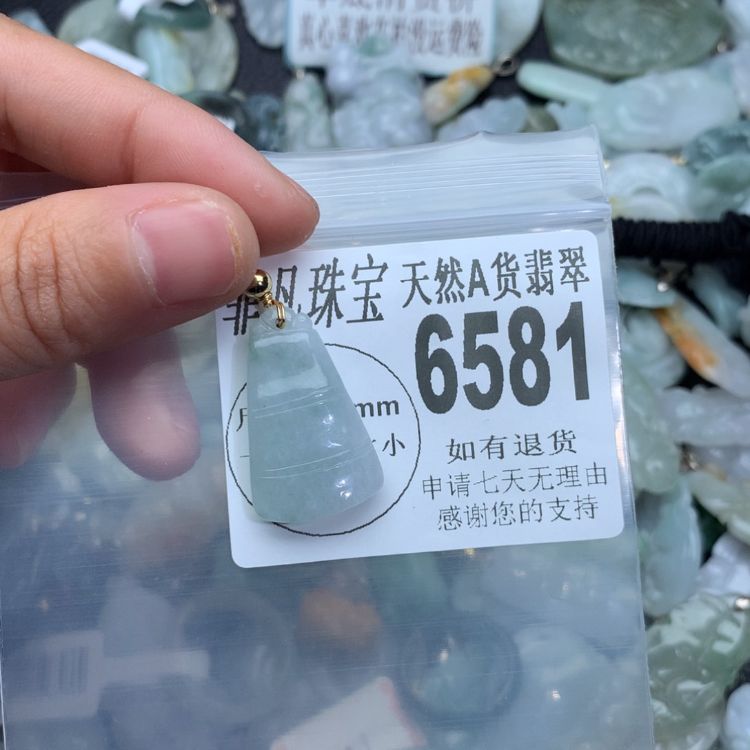 翡翠颈饰未镶嵌6581。