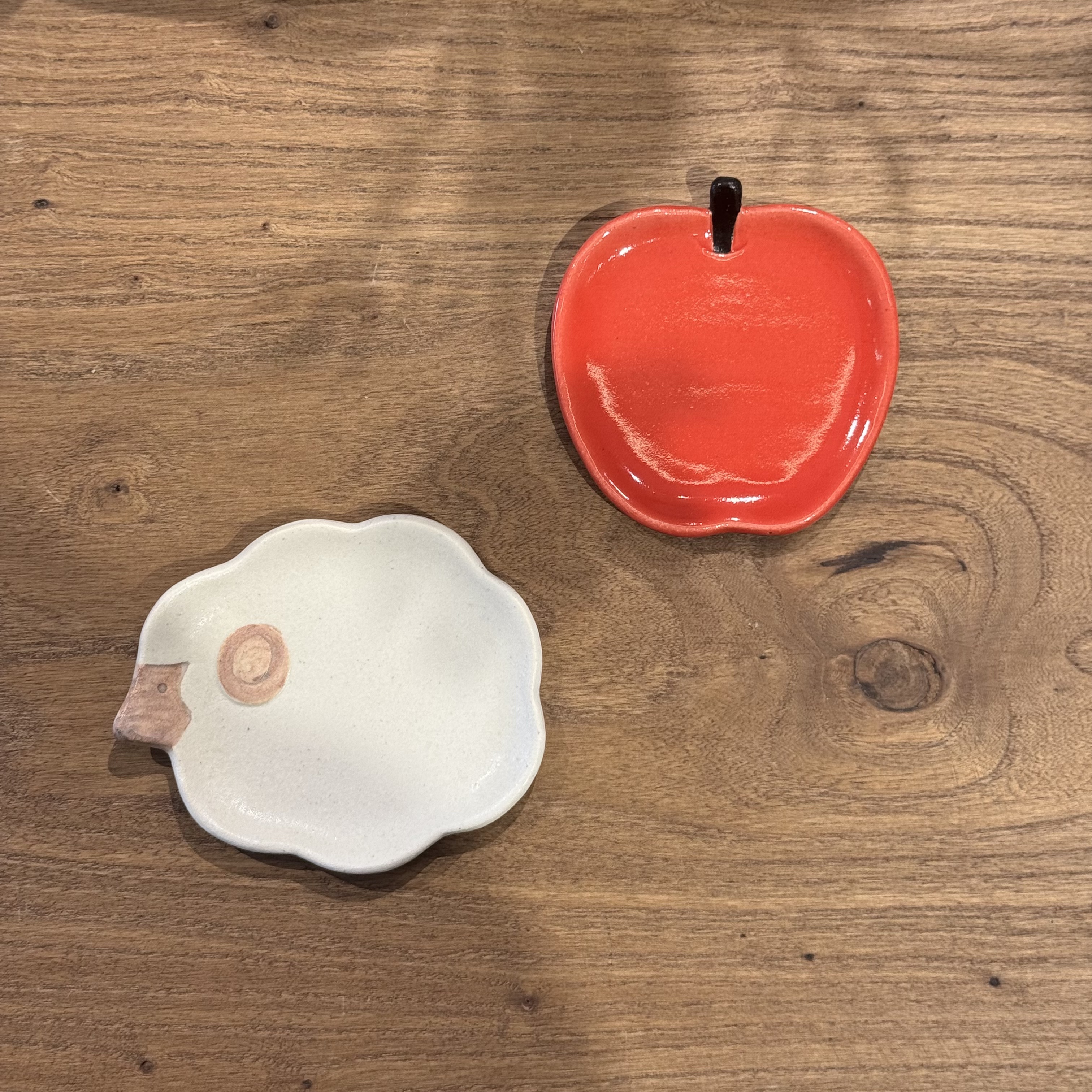 同合日本进口苹果小盘日式可爱陶瓷动物蘸料盘手作绵羊创意小菜盘