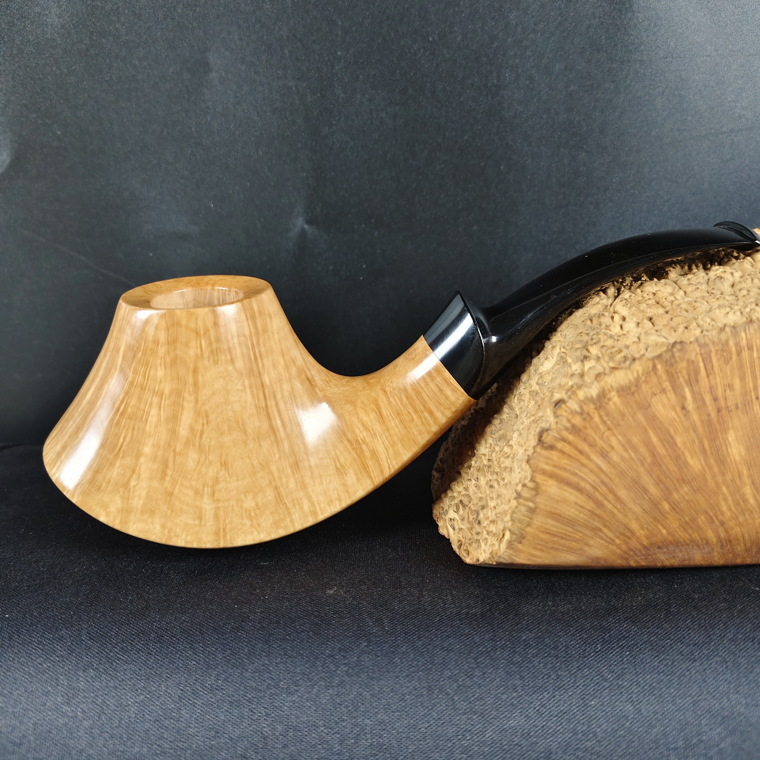 手工石楠木原木色大火山烟斗