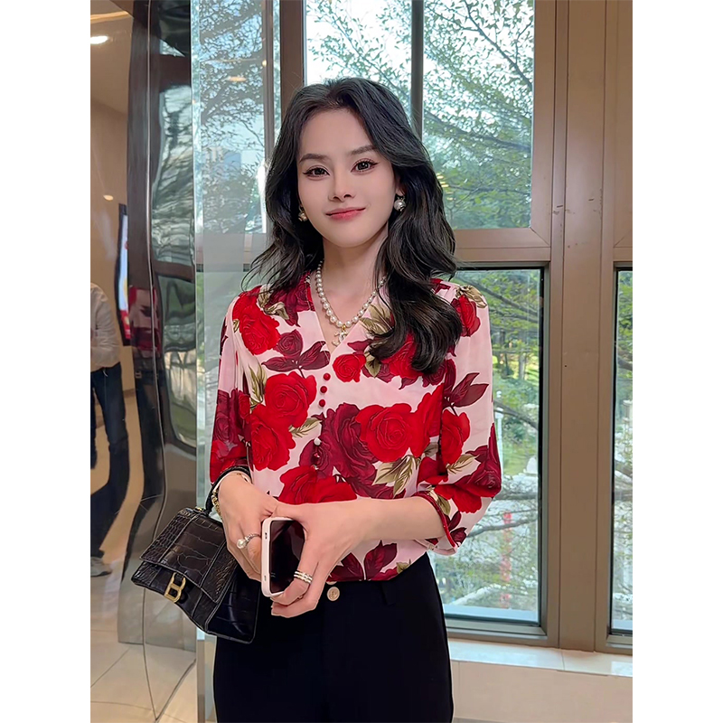 春季新款红色玫瑰印花时尚洋气V领开衫设计感气质显瘦七分袖上衣