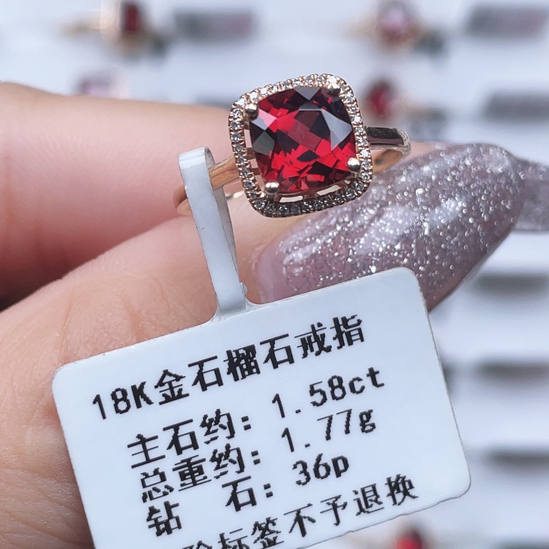戒指18K金镶嵌石榴石