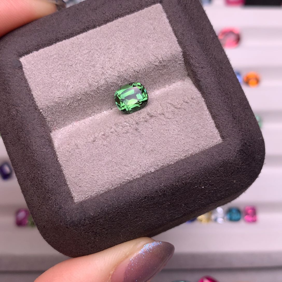 碧玺裸石未镶嵌1.29克拉