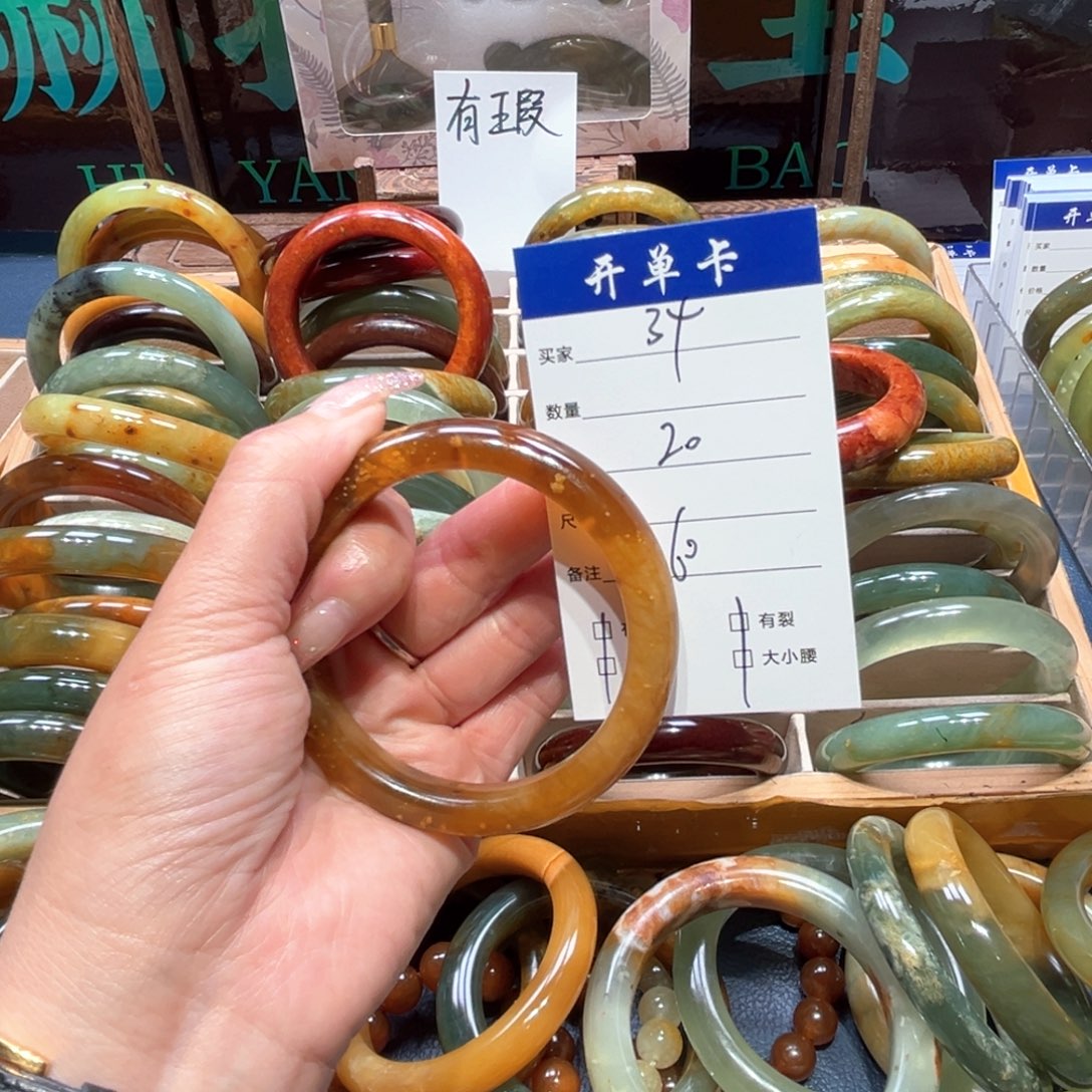 去***方蛇纹石玉未镶嵌手镯