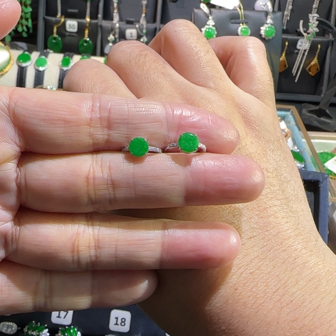 翡翠18K金镶嵌颈饰耳包