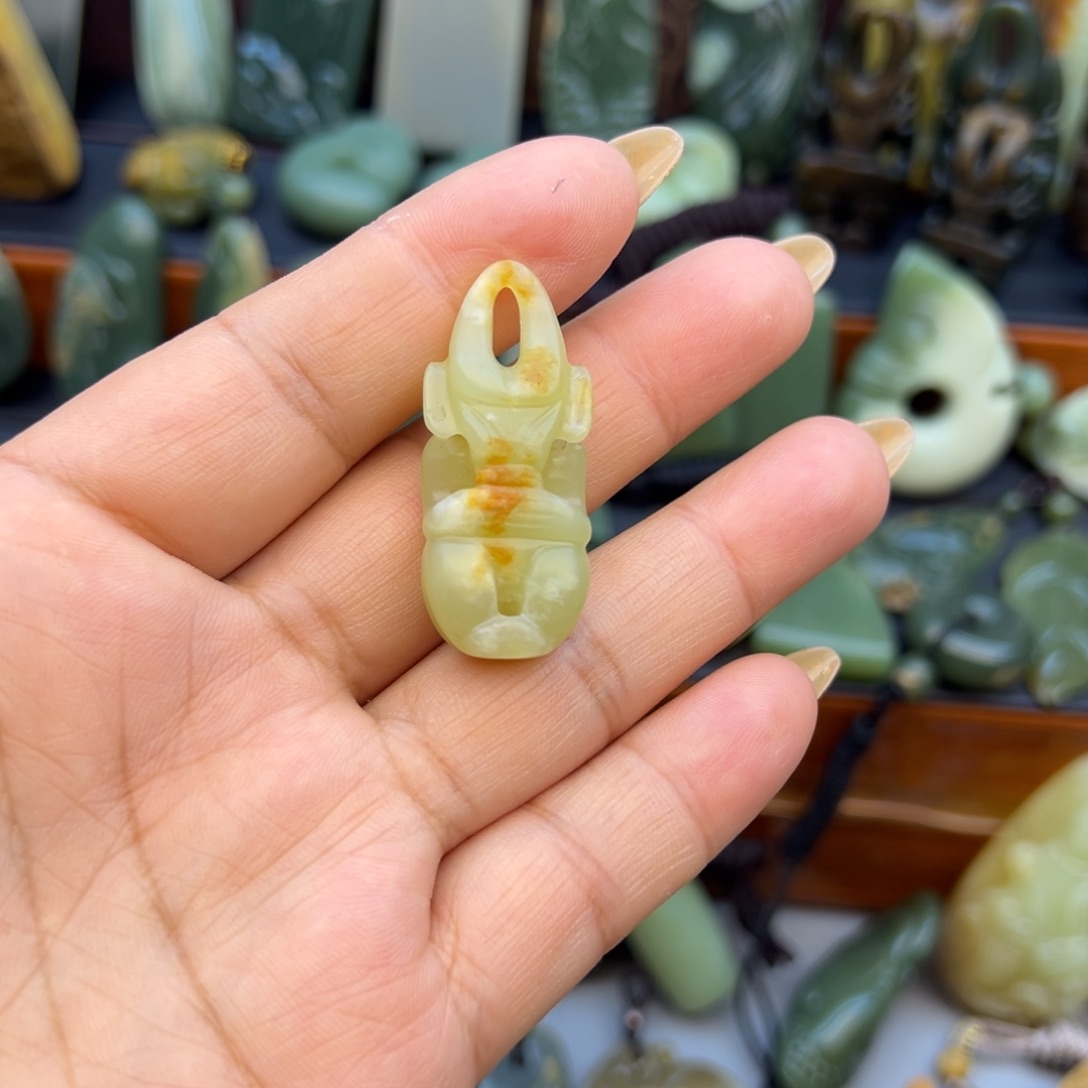 金***目岫岩河磨玉（透闪石质玉）未镶嵌颈饰