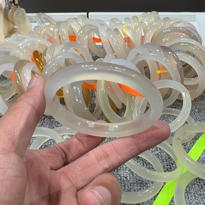 玛瑙/玉髓手镯未镶嵌001