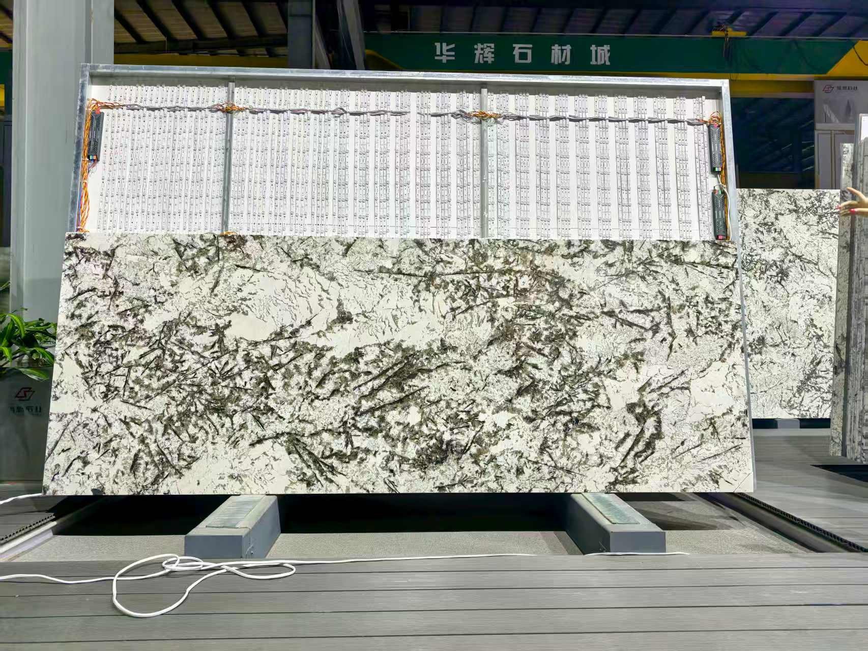 天然透光奢石用于别墅客厅电视玄关背景墙装修