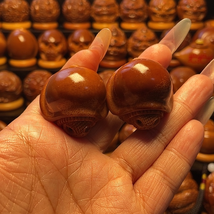 若***依橄榄核把件橄榄雕刻