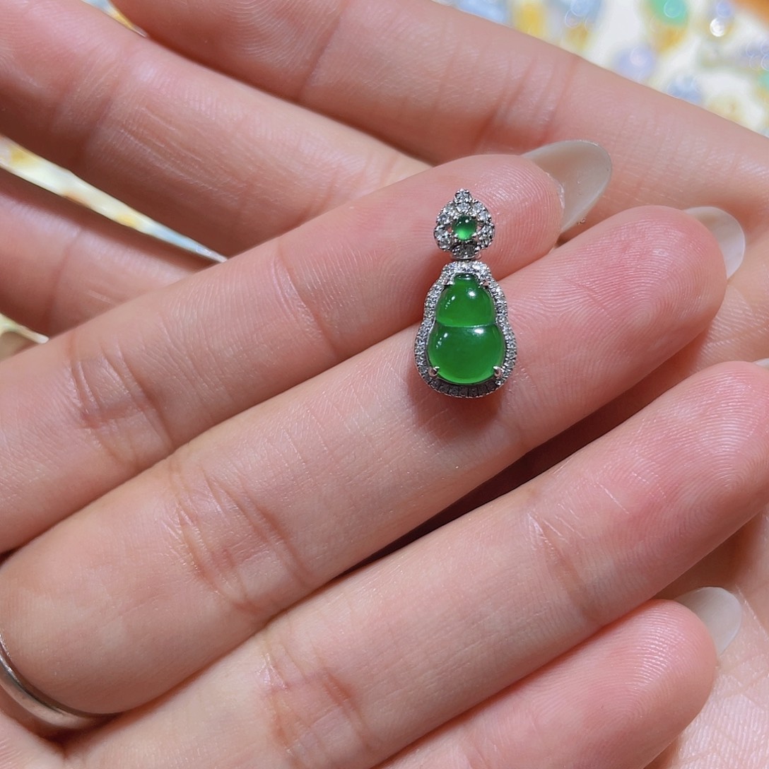 翡翠吊坠(不含链)18K金镶嵌