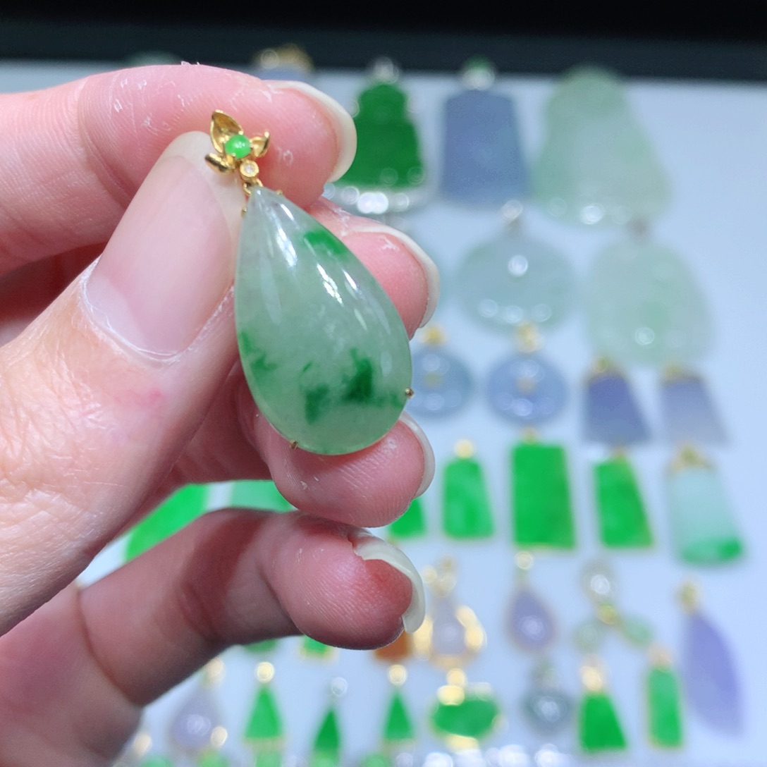 翡翠吊坠(不含链)18K金镶嵌