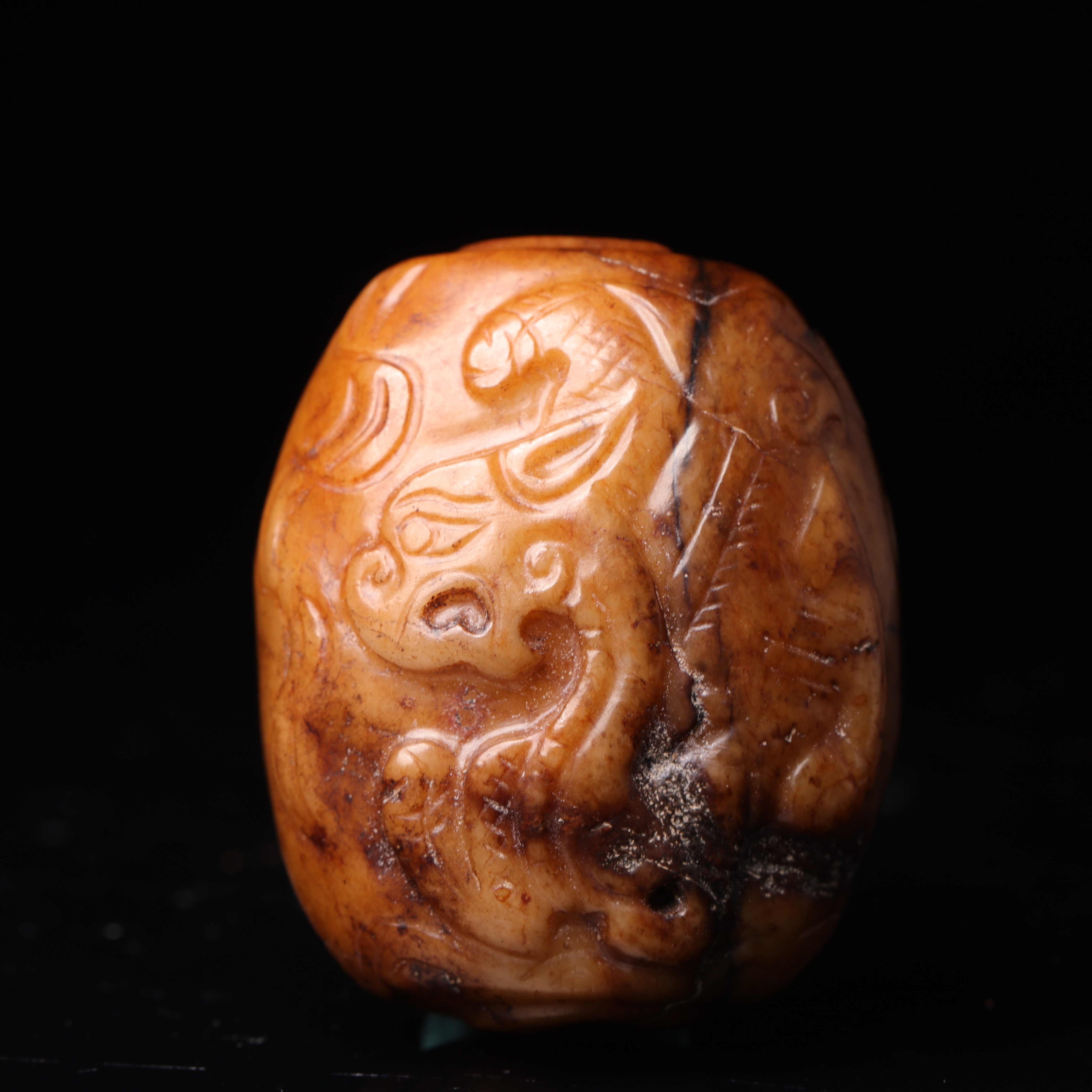 明代和田玉龙纹珠