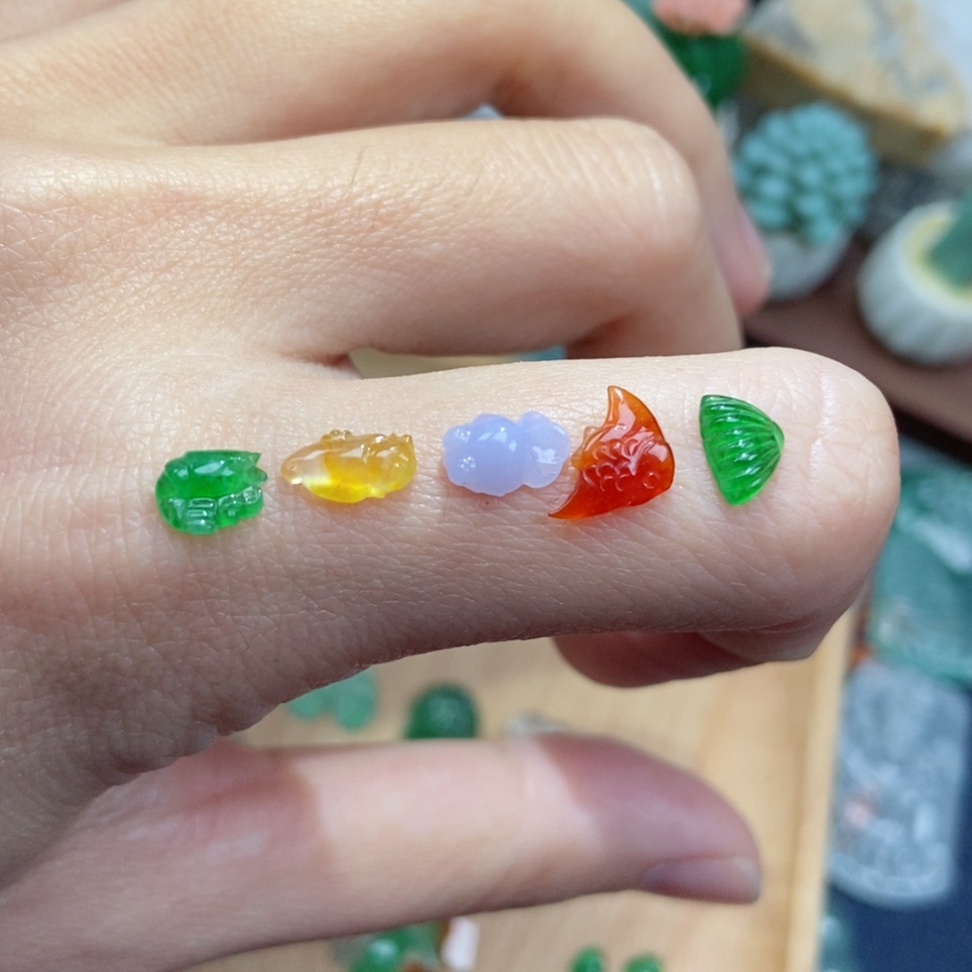 翡翠颈饰未镶嵌翡翠