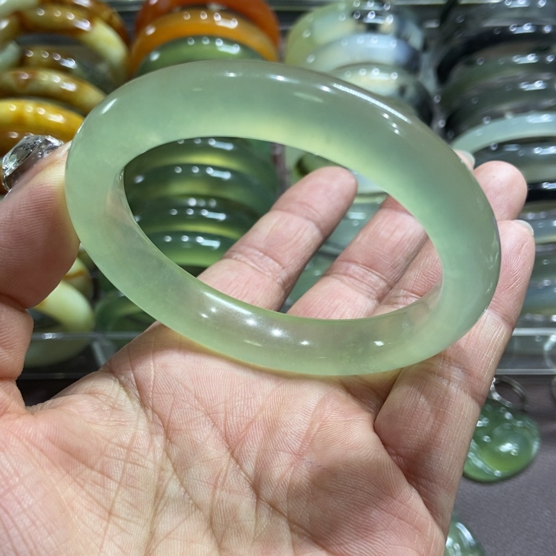 蛇纹石玉手镯未镶嵌60