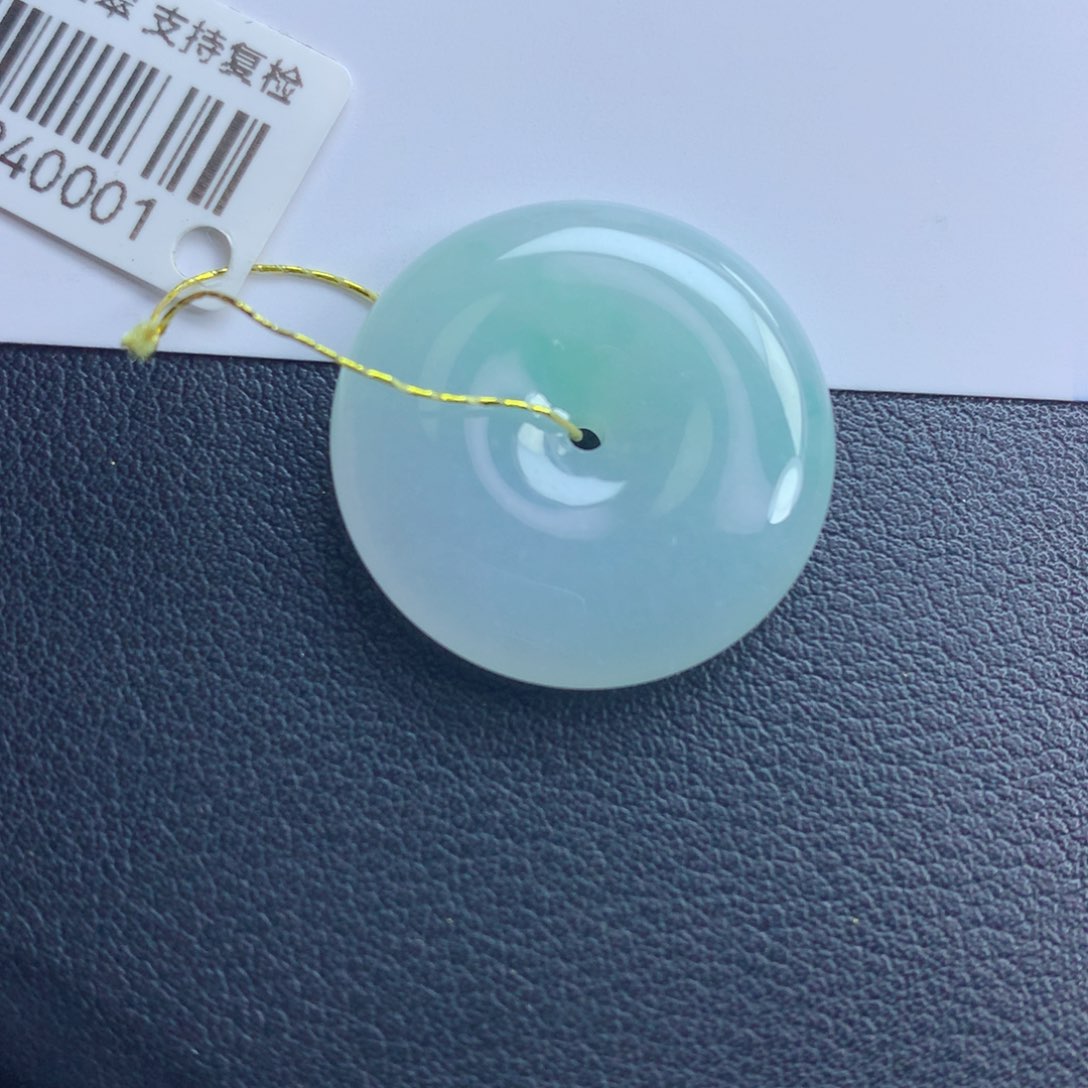 翡翠颈饰未镶嵌平安扣