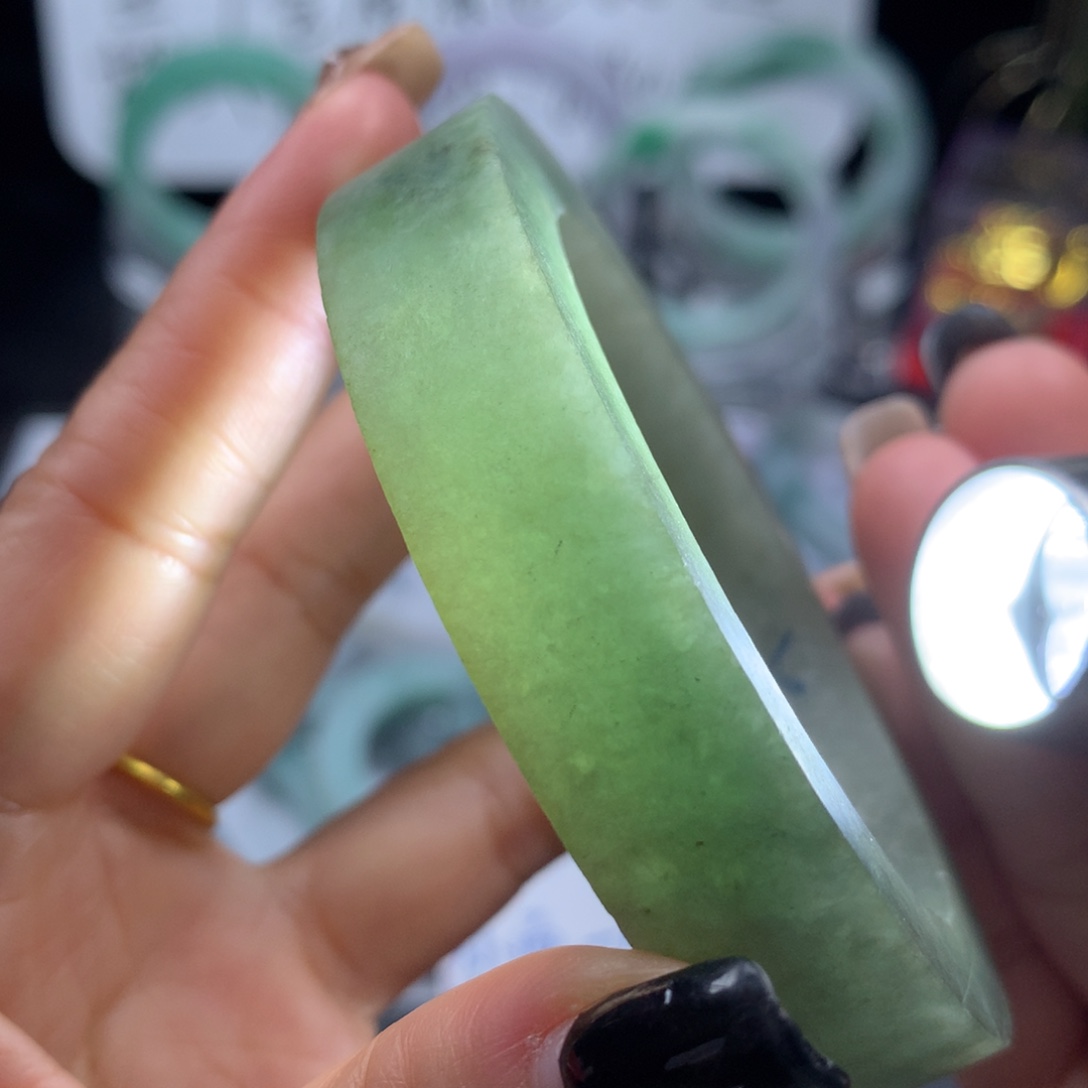 定制翡翠未镶嵌手镯