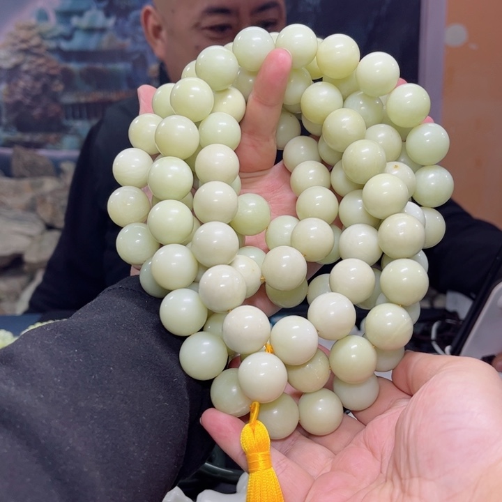 蛇纹石玉颈饰未镶嵌努**斗