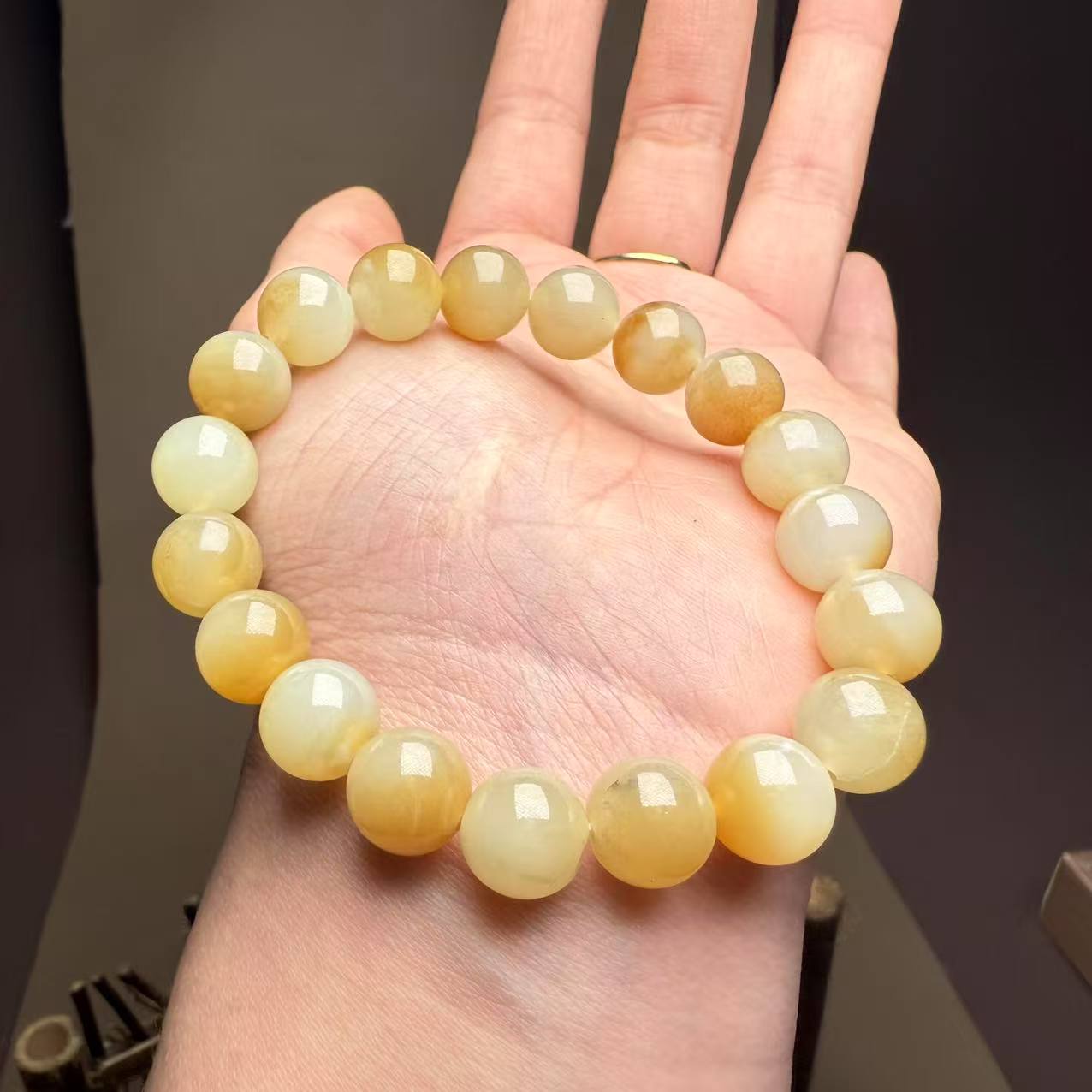 D821海川拍卖和田玉手串